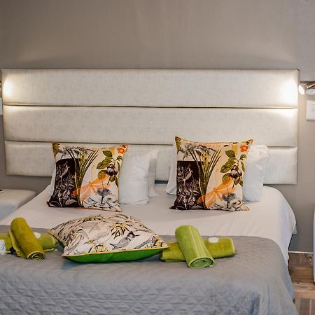 Out Of Africa Guesthouse Otjiwarongo Buitenkant foto
