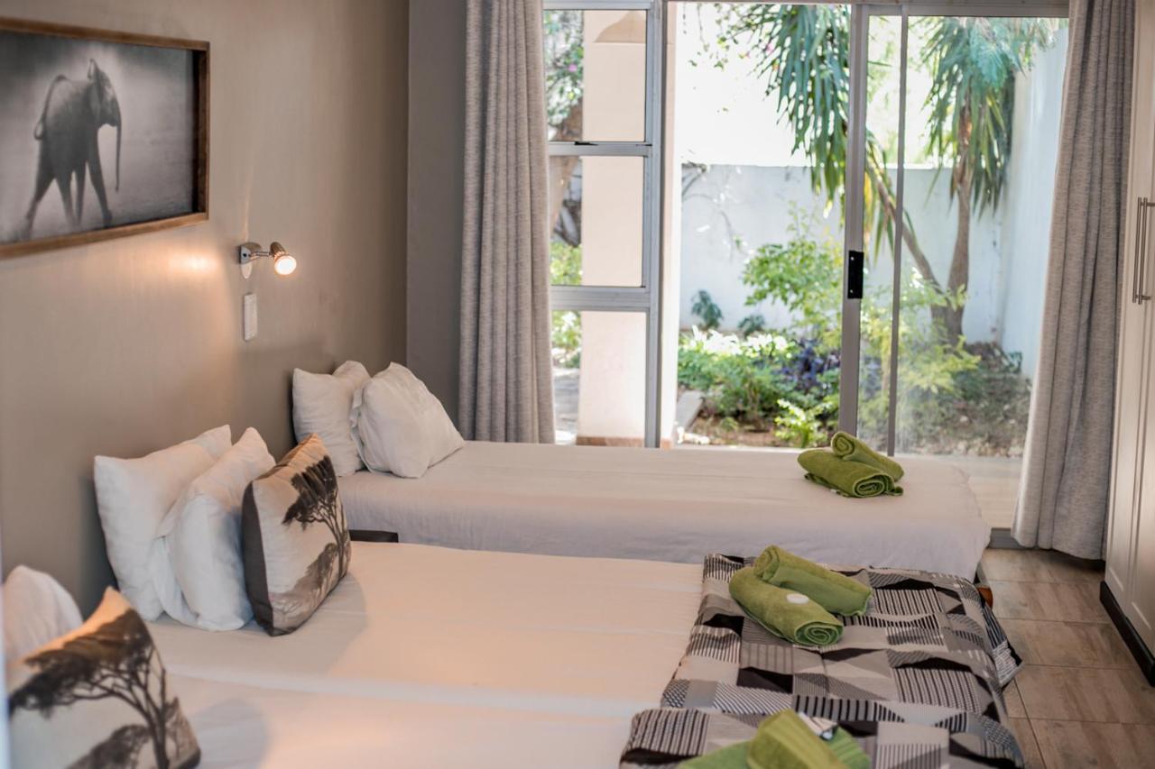 Out Of Africa Guesthouse Otjiwarongo Buitenkant foto