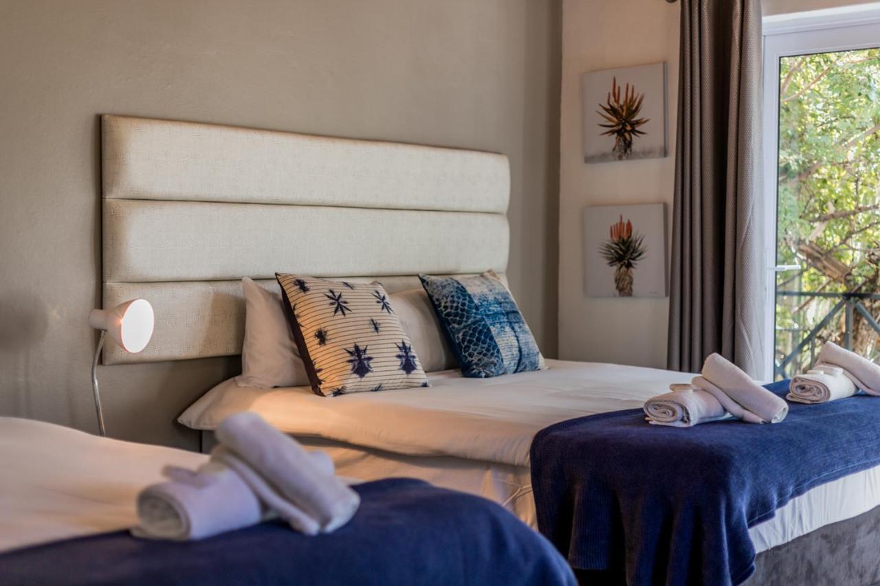 Out Of Africa Guesthouse Otjiwarongo Buitenkant foto